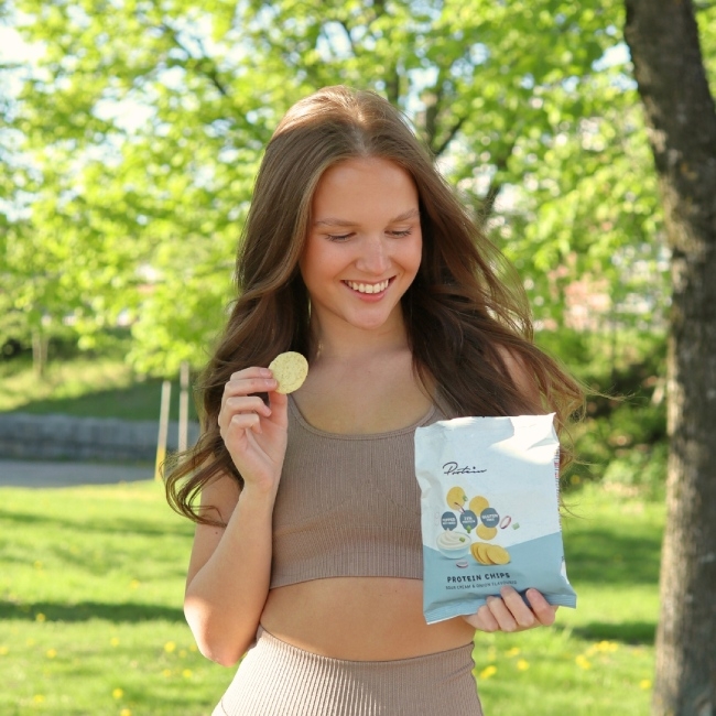 Proteinchips på vassle Sour Cream & Onion med läcker smak. Lika goda